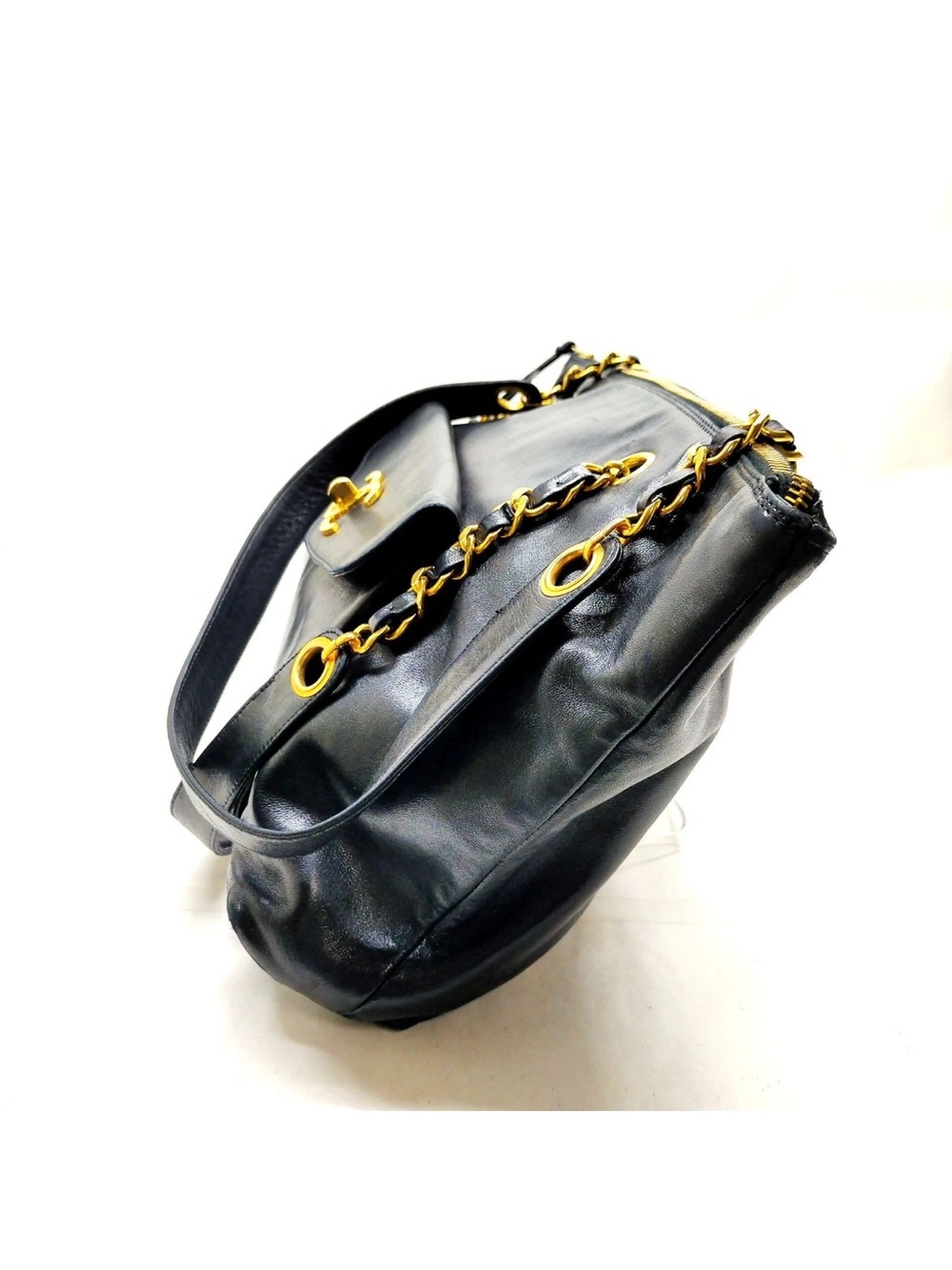 CHANEL Black Lambskin CC Chain Tote Shoulder Bag 24k plated Gold Hardware - Picture 6 of 15